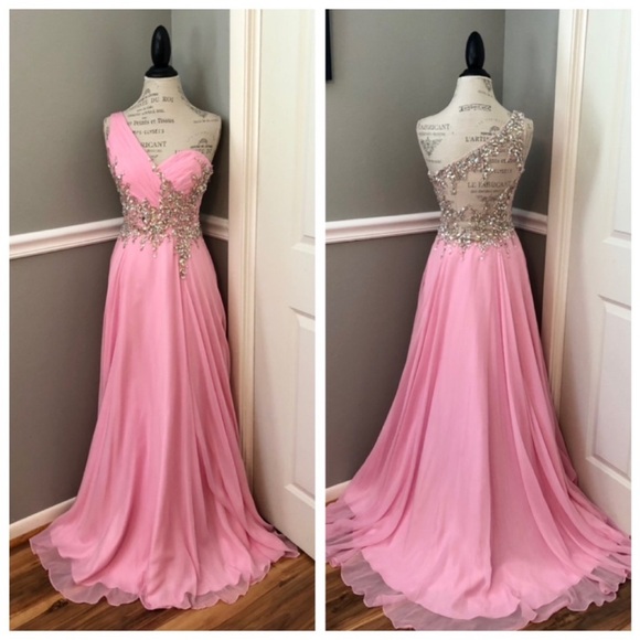 ๐นโจWITH YOUR PERFECT GOWNโจ๐นFOLLOW FOR UPDATES๐๐ค - Picture 6 of 16